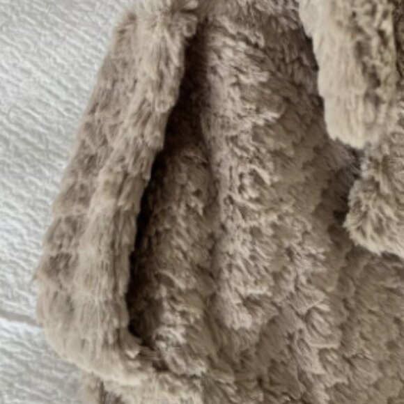 Vince Camuto Womens Faux Fur Coat - Picture 5 of 6